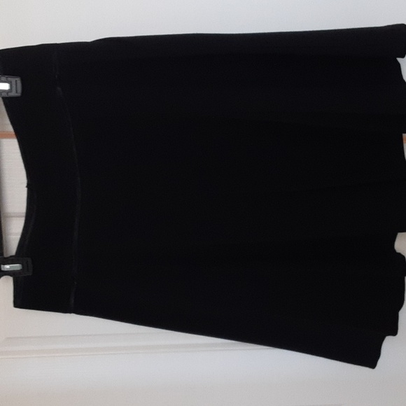 Twenty one black skirt with pockets. Size medium. - Picture 3 of 9